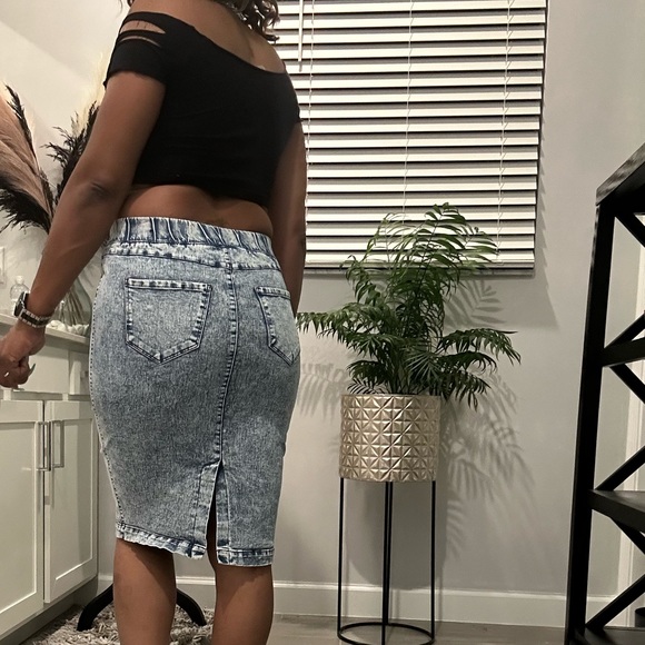 Skirt - Picture 2 of 2